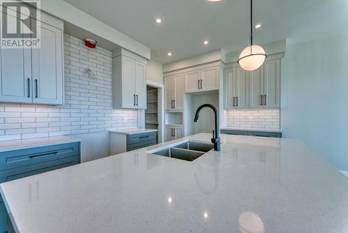 189 Whistler Place, Vernon, BC - Indoor Photo Showing Kitchen With Double Sink With Upgraded Kitchen