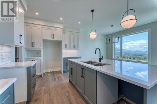 189 Whistler Place, Vernon, BC - Indoor Photo Showing Kitchen With Double Sink With Upgraded Kitchen