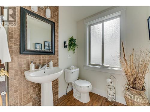 130 Arnica Lane, Vernon, BC - Indoor Photo Showing Bathroom