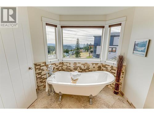 130 Arnica Lane, Vernon, BC - Indoor Photo Showing Bathroom