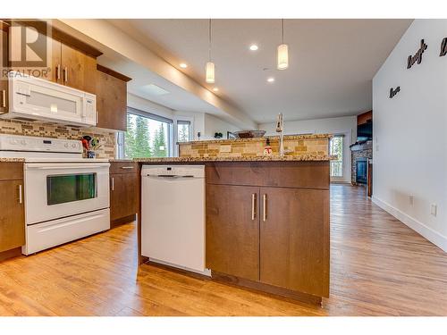 130 Arnica Lane, Vernon, BC - Indoor Photo Showing Kitchen