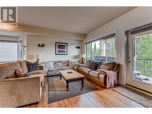 130 Arnica Lane, Vernon, BC - Indoor Photo Showing Living Room