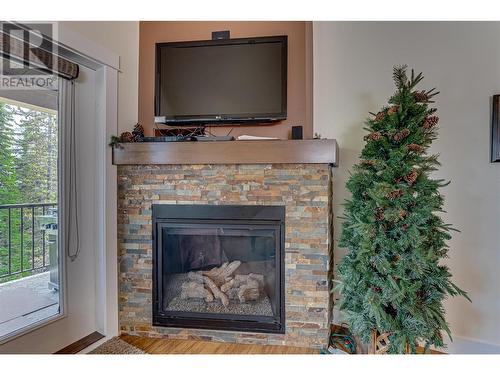 130 Arnica Lane, Vernon, BC - Indoor Photo Showing Living Room With Fireplace