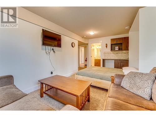 130 Arnica Lane, Vernon, BC - Indoor Photo Showing Living Room