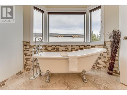 130 Arnica Lane, Vernon, BC - Indoor Photo Showing Bathroom