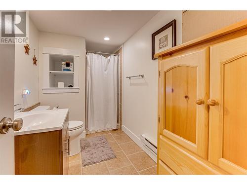 130 Arnica Lane, Vernon, BC - Indoor Photo Showing Bathroom