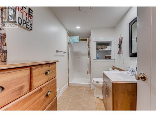 130 Arnica Lane, Vernon, BC - Indoor Photo Showing Bathroom