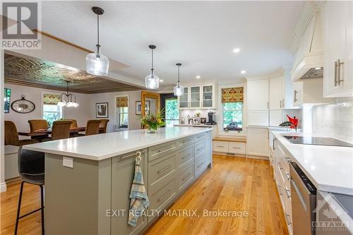 3172 8Th Line Road, Ottawa, ON - Indoor Photo Showing Kitchen With Upgraded Kitchen