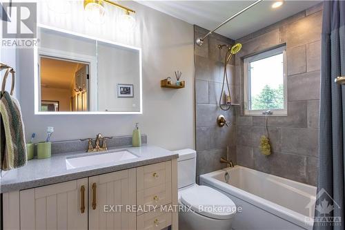 3172 8Th Line Road, Ottawa, ON - Indoor Photo Showing Bathroom