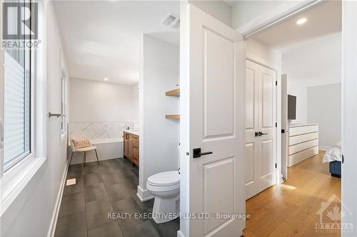 1299 Diamond Street, Clarence-Rockland, ON - Indoor Photo Showing Bathroom