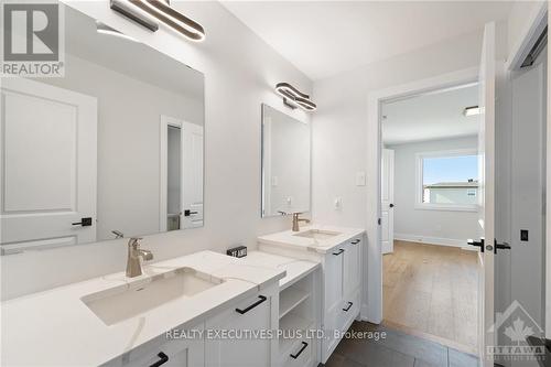 1299 Diamond Street, Clarence-Rockland, ON - Indoor Photo Showing Bathroom