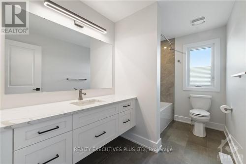 1299 Diamond Street, Clarence-Rockland, ON - Indoor Photo Showing Bathroom