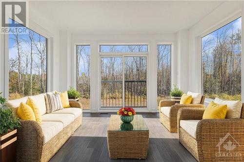 276 Antler Court, Almonte, ON - Indoor Photo Showing Living Room