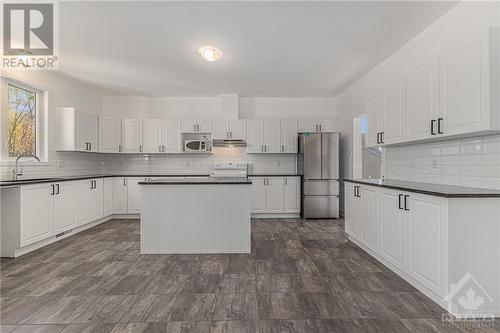 276 Antler Court, Almonte, ON - Indoor Photo Showing Kitchen With Upgraded Kitchen