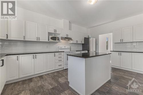 276 Antler Court, Almonte, ON - Indoor Photo Showing Kitchen With Upgraded Kitchen