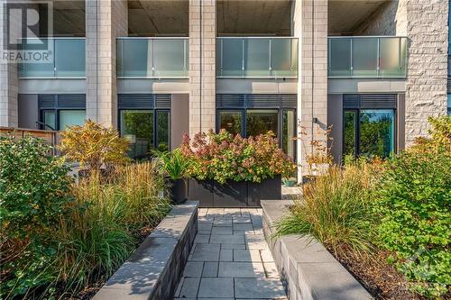 Walkout Terrace- large planters included - 104 - 570 De Mazenod Avenue, Glebe - Ottawa East And Area (4407 - Ottawa East), ON - Outdoor