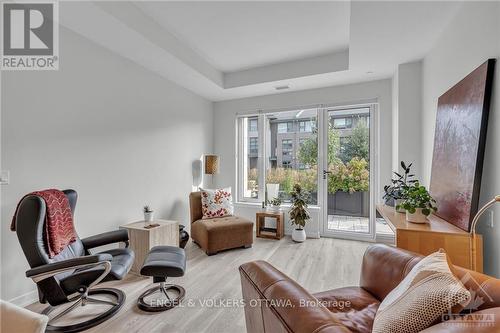 104 - 570 De Mazenod Avenue, Ottawa, ON - Indoor Photo Showing Living Room