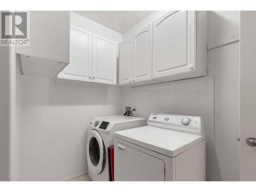 2288 Benvoulin Road Unit# 312, Kelowna, BC - Indoor Photo Showing Laundry Room