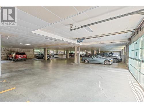 2288 Benvoulin Road Unit# 312, Kelowna, BC - Indoor Photo Showing Garage