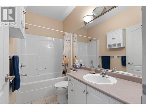 2288 Benvoulin Road Unit# 312, Kelowna, BC - Indoor Photo Showing Bathroom