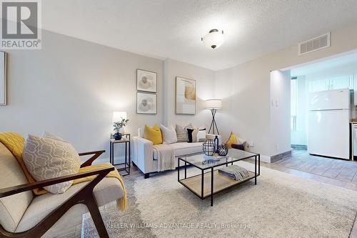 2306 - 55 Centre Avenue, Toronto, ON - Indoor Photo Showing Living Room