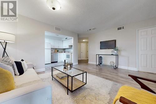 2306 - 55 Centre Avenue, Toronto, ON - Indoor Photo Showing Living Room