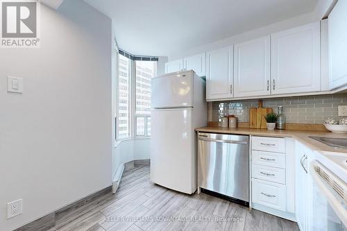 2306 - 55 Centre Avenue, Toronto, ON - Indoor Photo Showing Kitchen