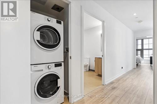 305 - 55 Mercer Street, Toronto, ON - Indoor Photo Showing Laundry Room