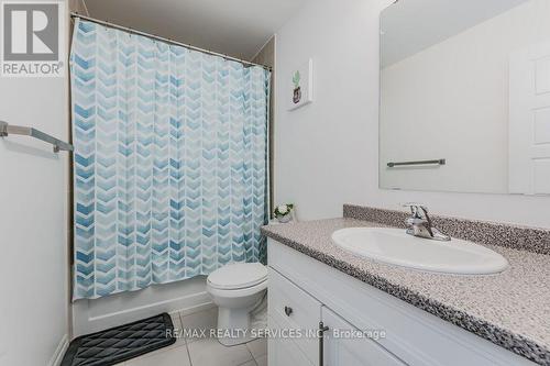 15 Pony Way, Kitchener, ON - Indoor Photo Showing Bathroom