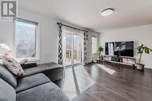 15 Pony Way, Kitchener, ON - Indoor Photo Showing Living Room