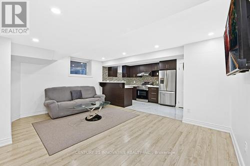 138 Alfred Paterson Drive, Markham, ON - Indoor Photo Showing Kitchen