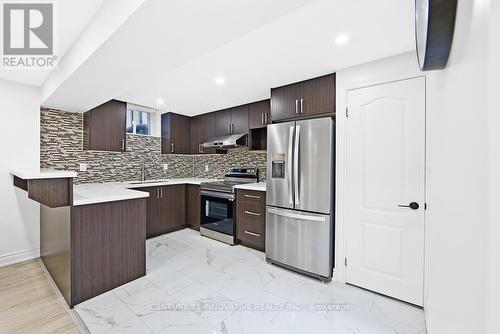 138 Alfred Paterson Drive, Markham, ON - Indoor Photo Showing Kitchen With Stainless Steel Kitchen With Upgraded Kitchen