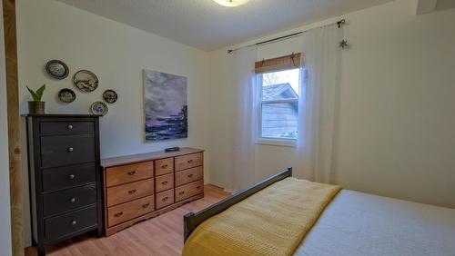 1008 Wilson Avenue, Kelowna, BC - Indoor Photo Showing Bedroom