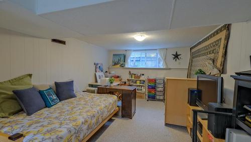 1008 Wilson Avenue, Kelowna, BC - Indoor Photo Showing Bedroom