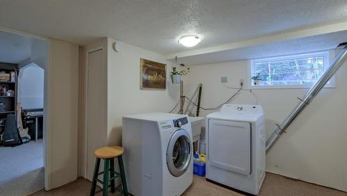 1008 Wilson Avenue, Kelowna, BC - Indoor Photo Showing Laundry Room