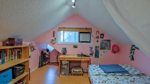 1008 Wilson Avenue, Kelowna, BC - Indoor Photo Showing Bedroom