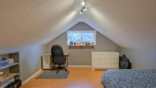 1008 Wilson Avenue, Kelowna, BC - Indoor Photo Showing Bedroom