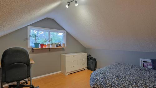 1008 Wilson Avenue, Kelowna, BC - Indoor Photo Showing Bedroom