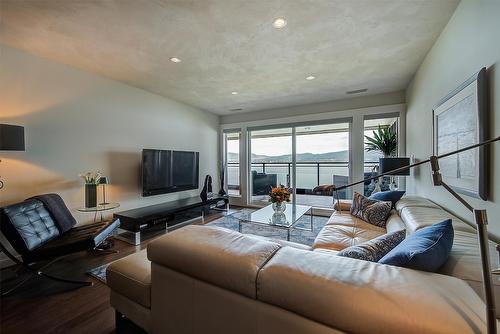 303-2777 Casa Loma Road, West Kelowna, BC - Indoor Photo Showing Living Room