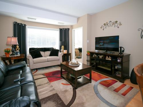 104-3805 30 Avenue, Vernon, BC - Indoor Photo Showing Living Room