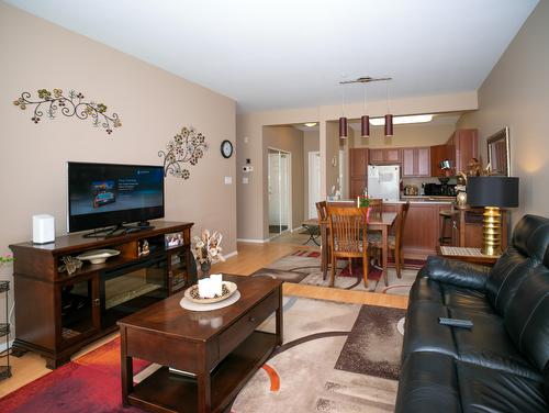 104-3805 30 Avenue, Vernon, BC - Indoor Photo Showing Living Room