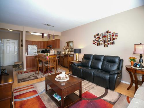 104-3805 30 Avenue, Vernon, BC - Indoor Photo Showing Living Room