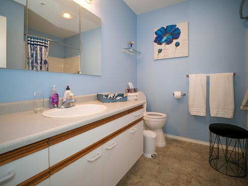 104-3805 30 Avenue, Vernon, BC - Indoor Photo Showing Bathroom