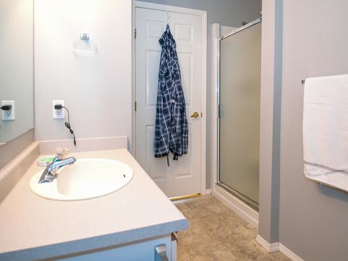 104-3805 30 Avenue, Vernon, BC - Indoor Photo Showing Bathroom