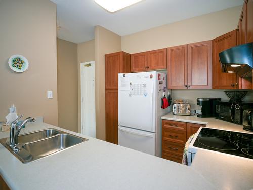 104-3805 30 Avenue, Vernon, BC - Indoor Photo Showing Kitchen With Double Sink