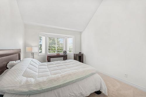 306-680 Doyle Avenue, Kelowna, BC - Indoor Photo Showing Bedroom