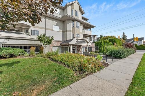 306-680 Doyle Avenue, Kelowna, BC - Outdoor