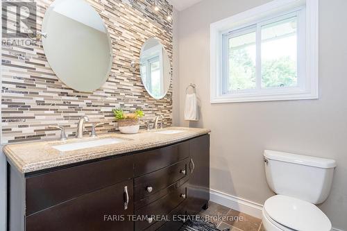 220 Moonstone Road E, Oro-Medonte, ON - Indoor Photo Showing Bathroom