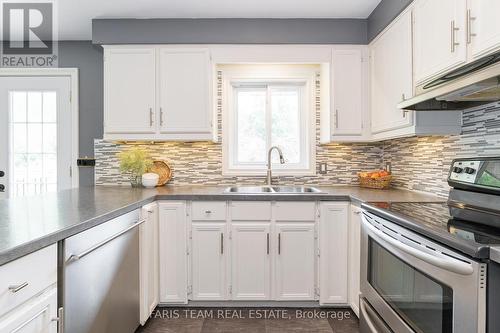 220 Moonstone Road E, Oro-Medonte, ON - Indoor Photo Showing Kitchen With Double Sink