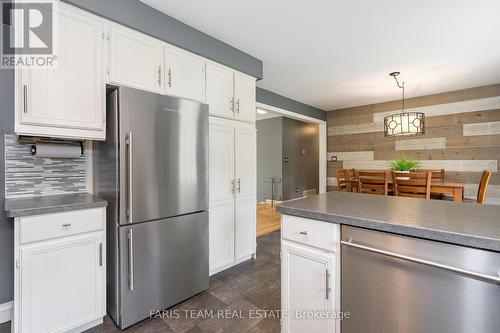 220 Moonstone Road E, Oro-Medonte, ON - Indoor Photo Showing Kitchen